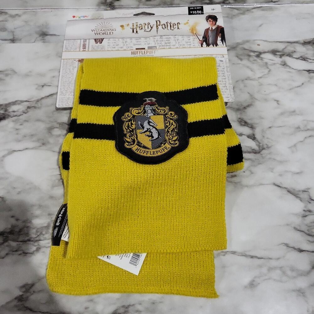 New Harry Potter Hufflepuff Scarf